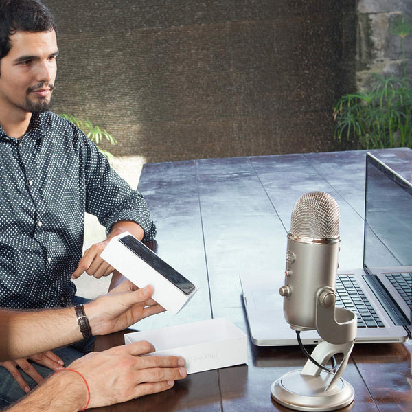 Logitech Creators Blue Yeti USB Microphone for Gaming, Streaming, Podcast, YouTube, Discord, PC, Studio Sound, Plug & Play-Whiteout